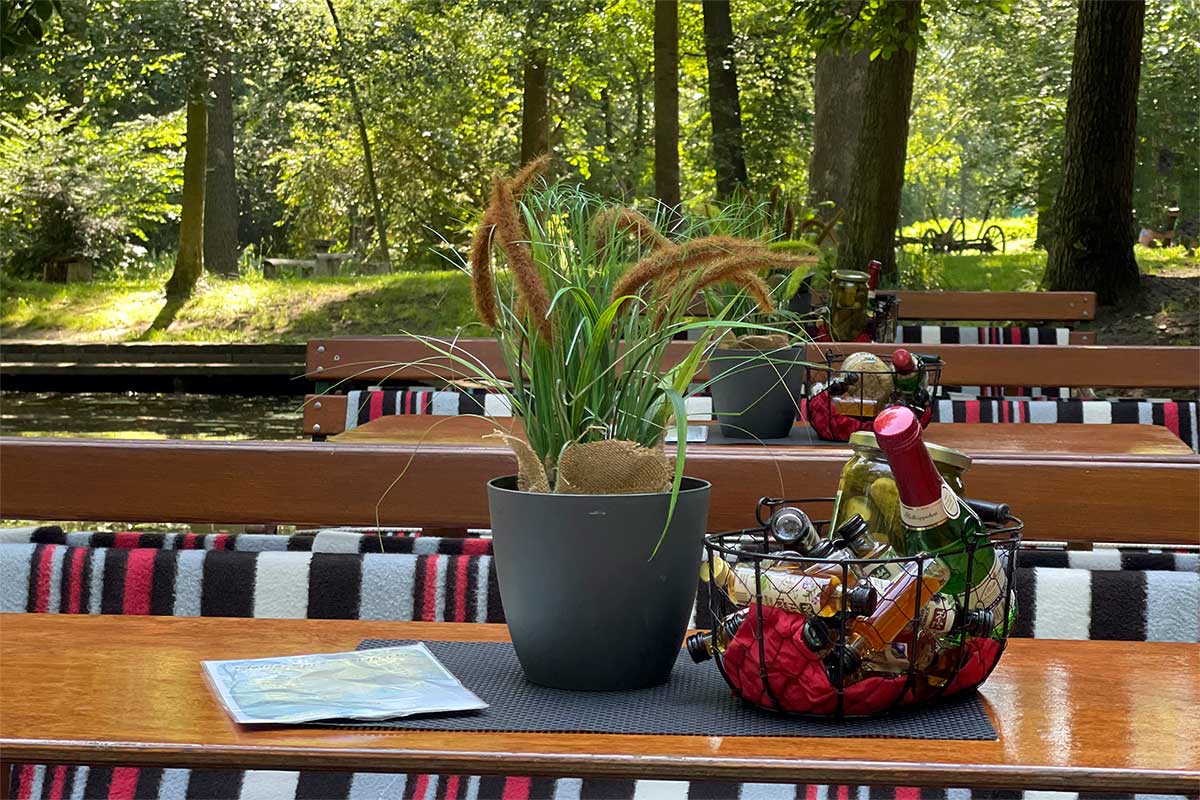 Tischkahn am Naturhafen in Raddusch